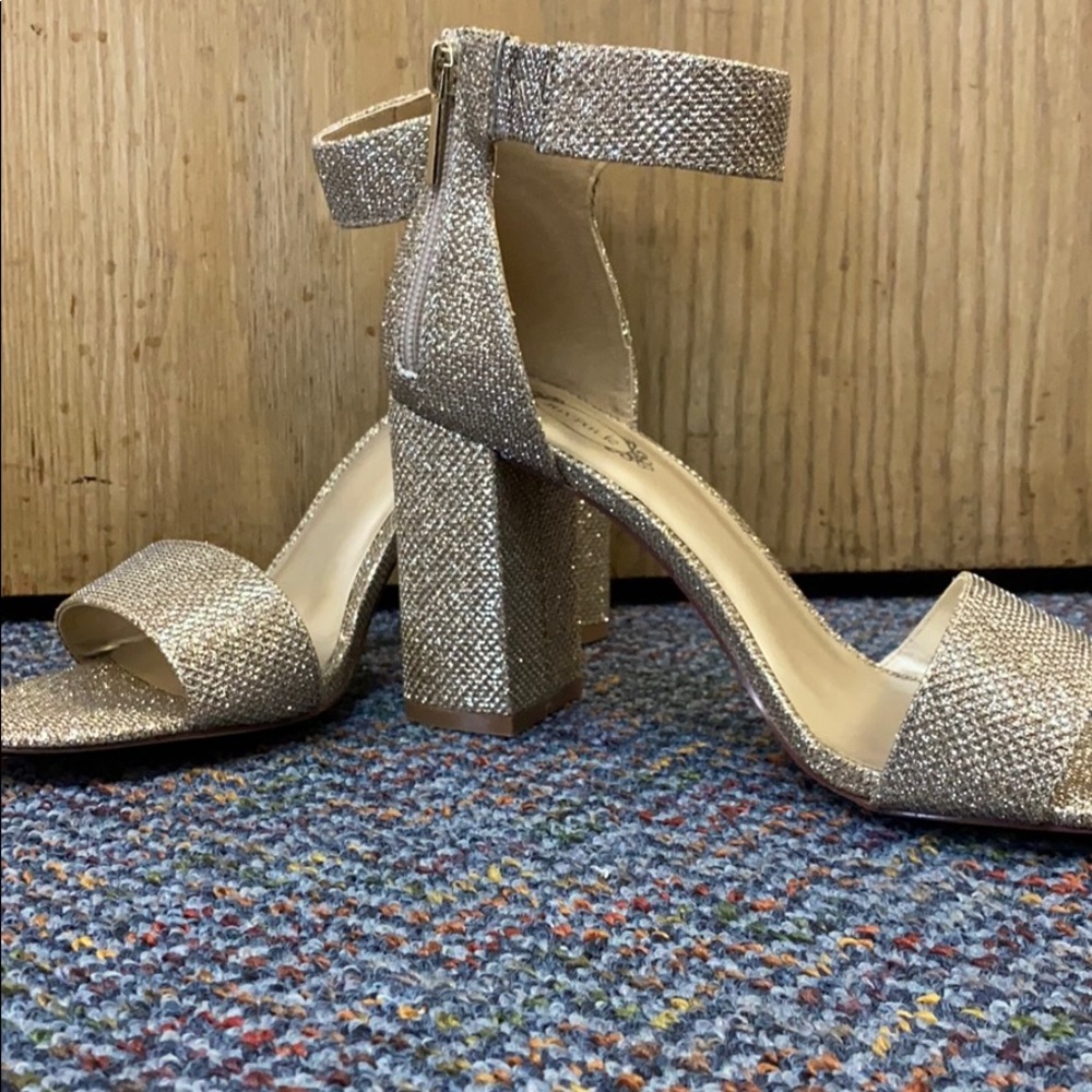 NWT Joyfolle Gold Heels
